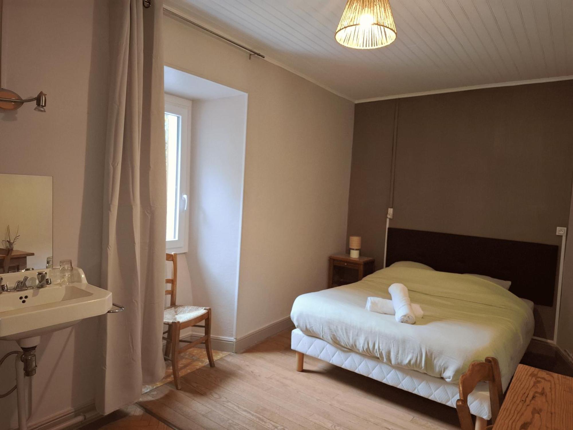 Auberge Arthea Laviolle Rum bild